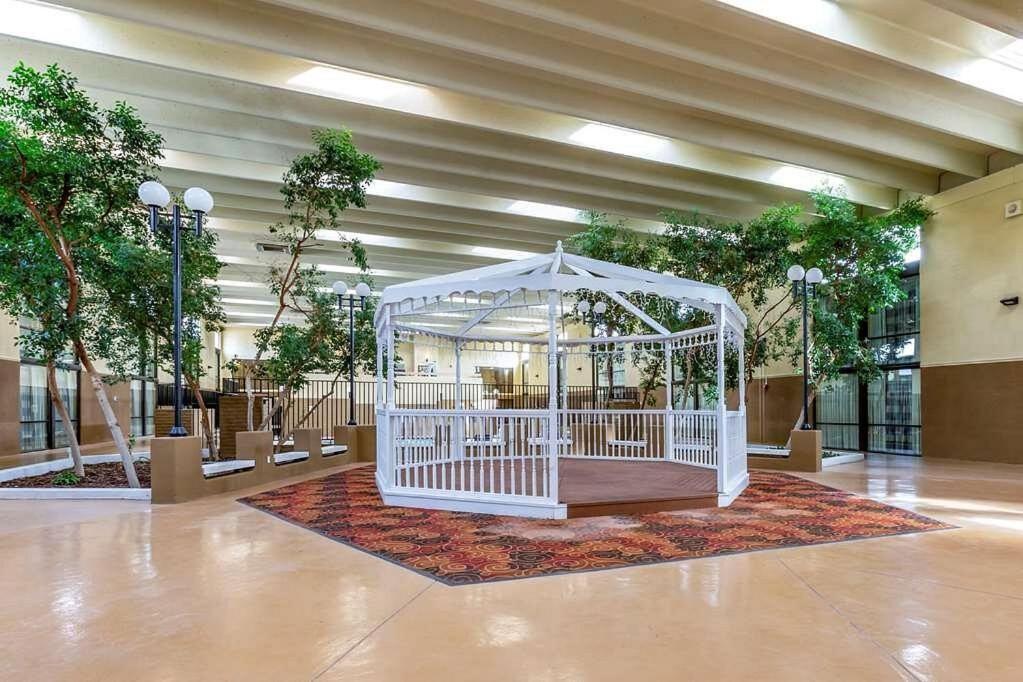 Clarion Inn & Suites, Roswell Esterno foto