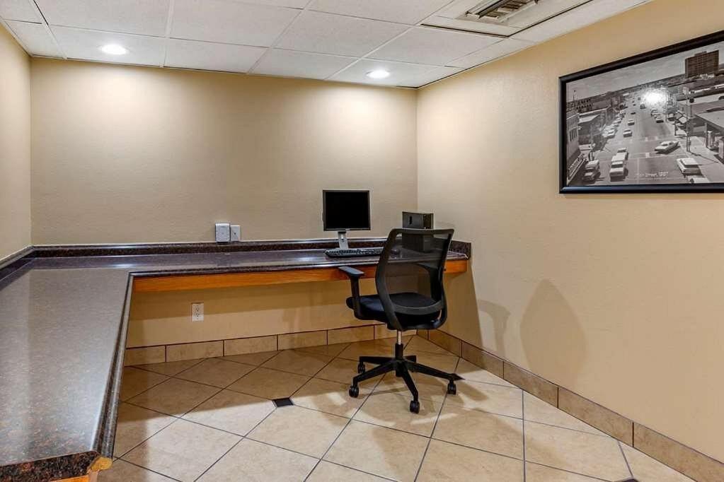 Clarion Inn & Suites, Roswell Esterno foto