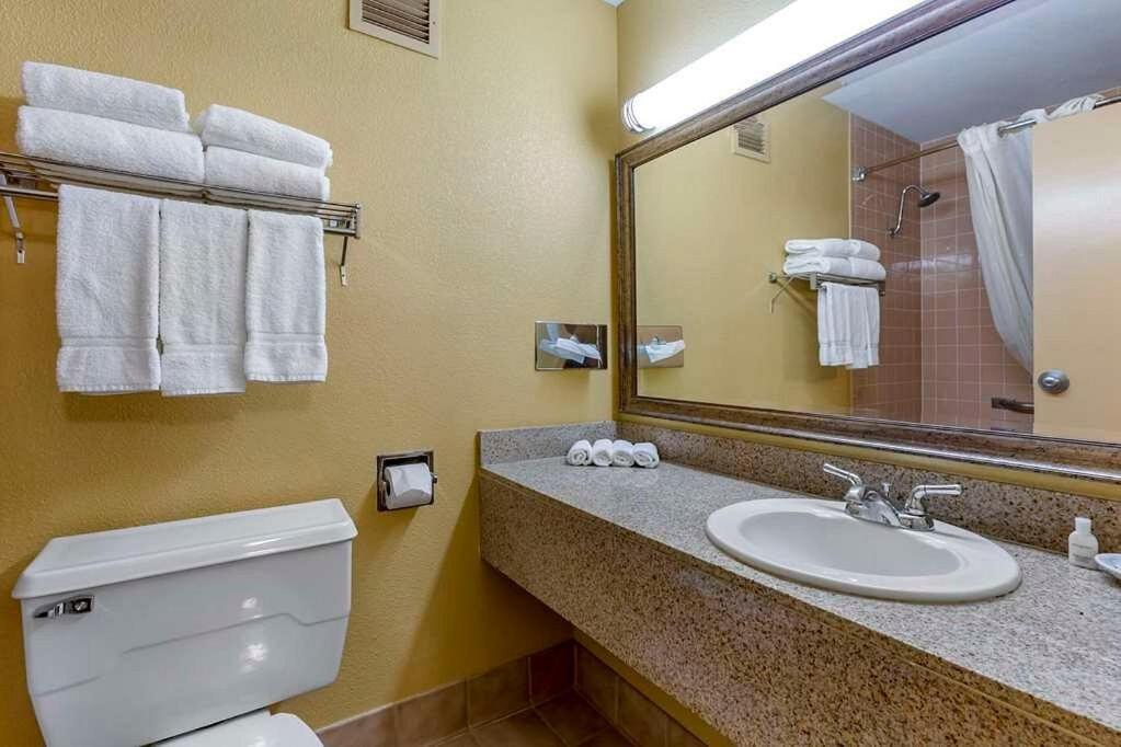 Clarion Inn & Suites, Roswell Esterno foto